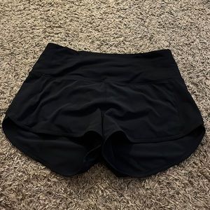 Lululemon size 6 black speed up shorts 2.5 high rise